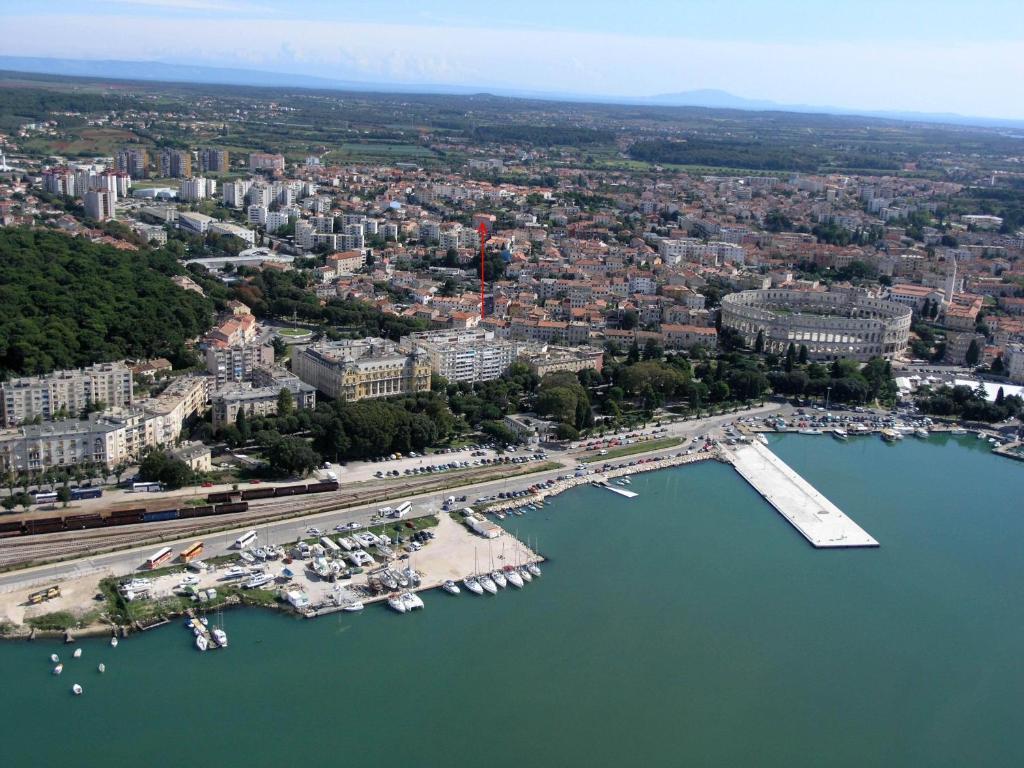 Apartment Pula Center - Near The Central Bus Station Bagian luar foto